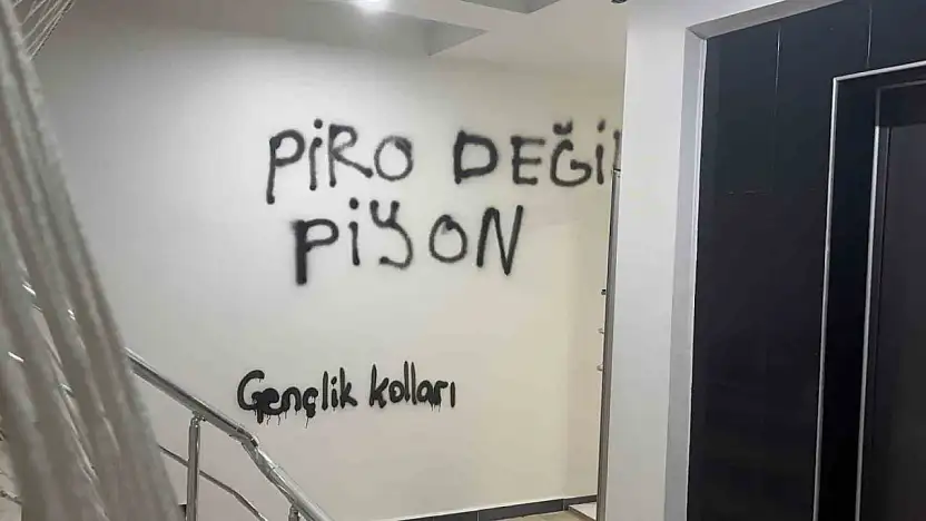 CHP Kayseri İl Başkanlığı binasının duvarlarına boyayla yazılar yazıldı