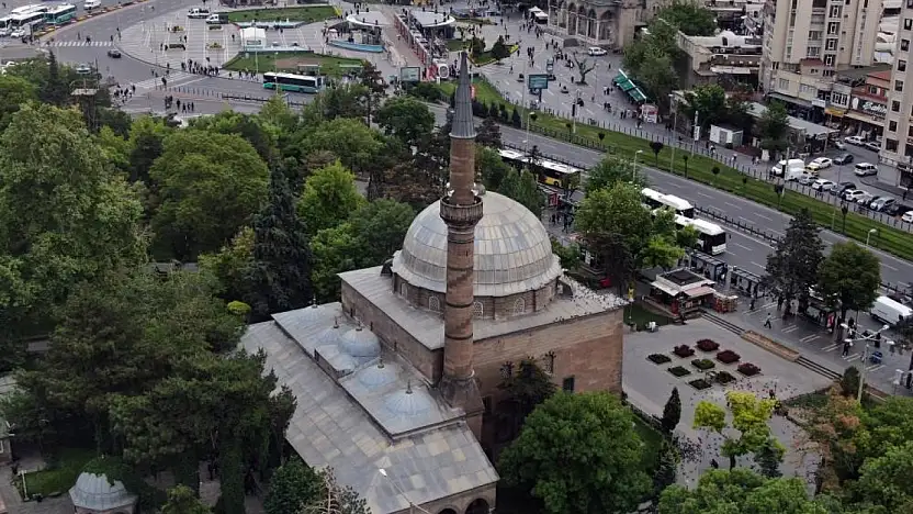 Cuma hutbesi: 'Günümüzde çocuklarımız, çok yönlü bir kuşatma altındadır'