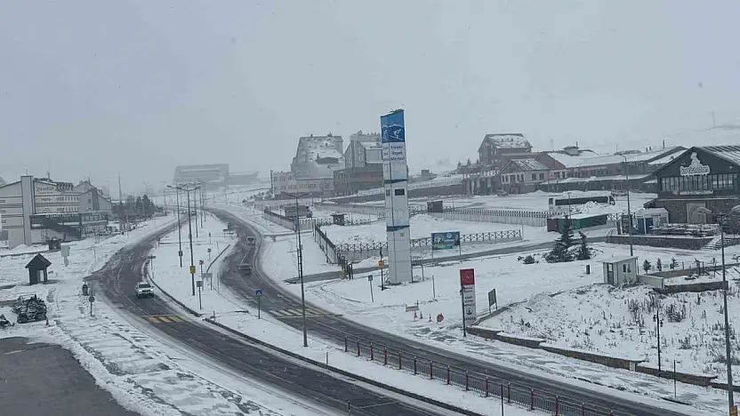 Erciyes'te kar yağışı