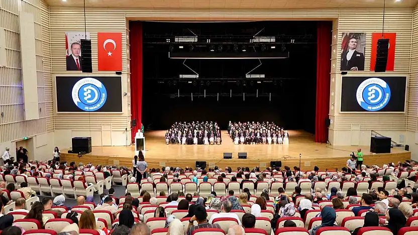 ERÜ Diş Hekimliği Fakültesi 17. dönem mezunlarını verdi