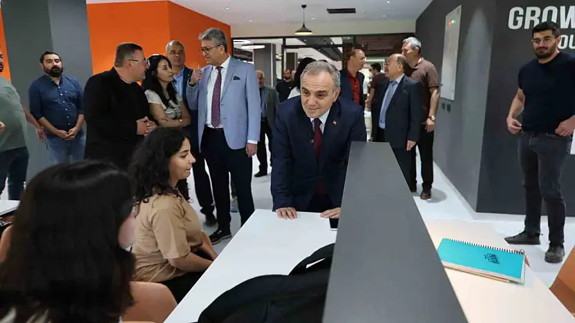 ERÜ'nün yenilenen Kadir Has Merkez Kütüphanesi hizmete açıldı