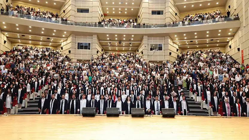 ERÜ Sağlık Bilimleri Fakültesi'nden 295 öğrenci mezun oldu