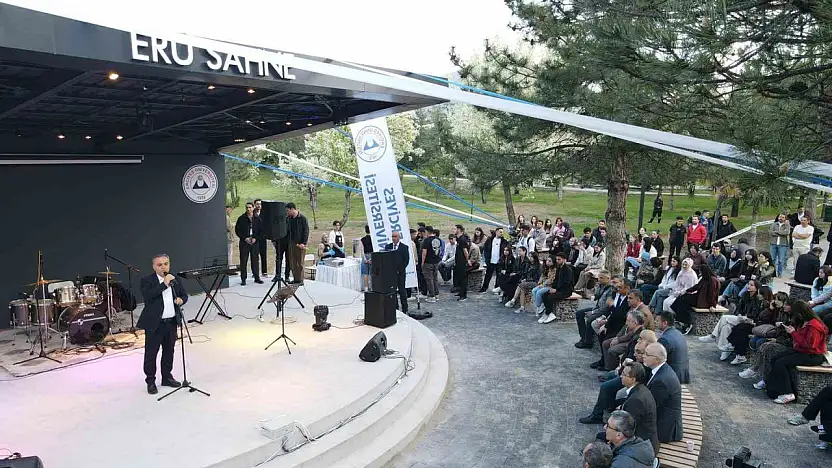 ERÜ sahne muhteşem konserle açıldı