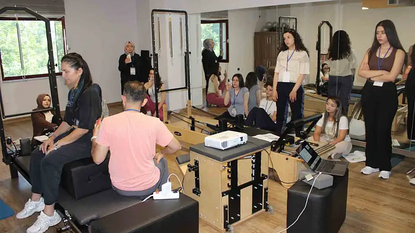Fizyoterapistlere skolyoz ve plates eğitimi verildi