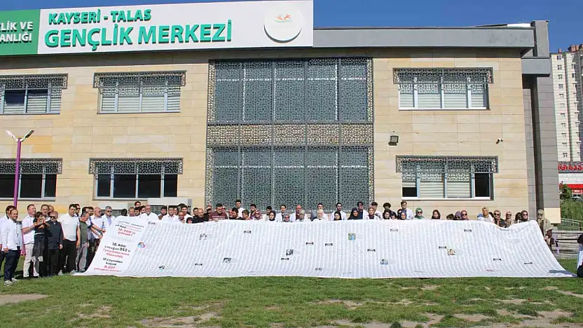 Gazze'de ölen çocukların ismi 12 metre uzunluğundaki pankarta sığmadı