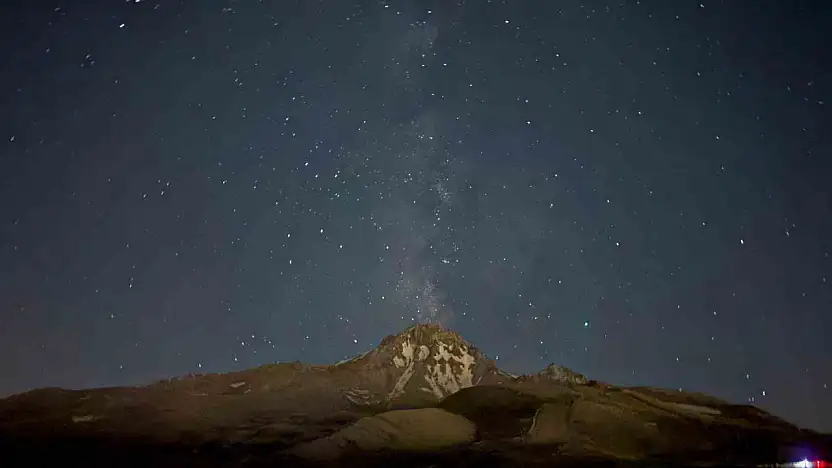 Gökyüzü tutkunları, Perseid meteor yağmurunu Erciyes'te takip etti