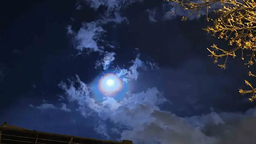 Gökyüzünde görsel şölen: Lunar Corona görüntülendi