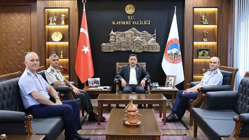 Görev sürelerini tamamlayan komutanlardan Vali Çiçek'e ziyaret