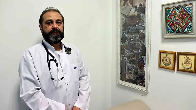 Hastane duvarlarını doktorun tabloları süslüyor