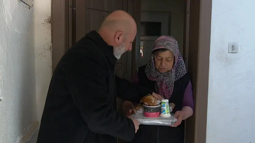 Hizmetleriyle gönüllerde taht kuran Başkan Çolakbayrakdar'a dualarla teşekkür