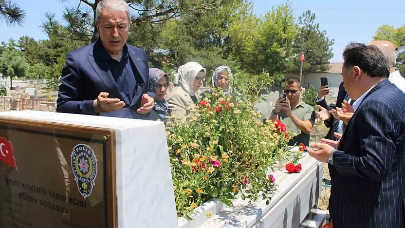 Hulusi Akar: 'El birliğiyle çalışarak Terörsüz Türkiye'yi hep beraber inşa edeceğiz'
