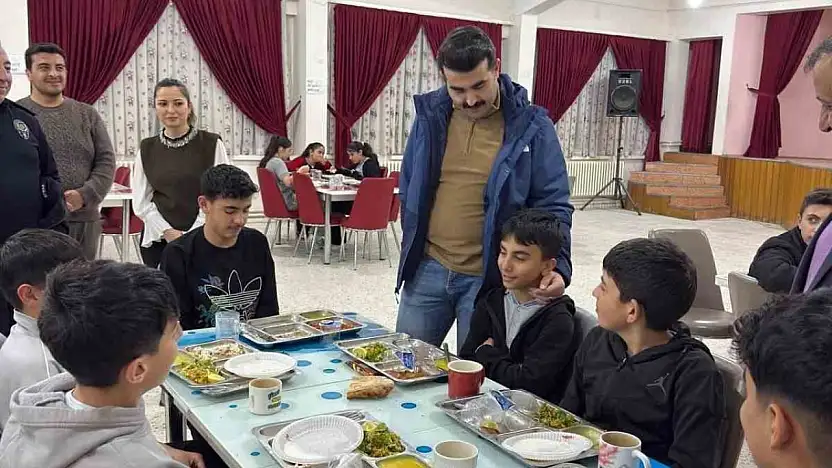 Kaymakam Eser, YBO öğrencileriyle iftarda buluştu