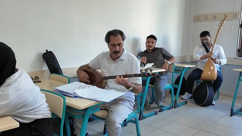 KAYMEK Şiir Atölyesi Kursu'nda gelenekten geleceğe sazlı sözlü yolculuk