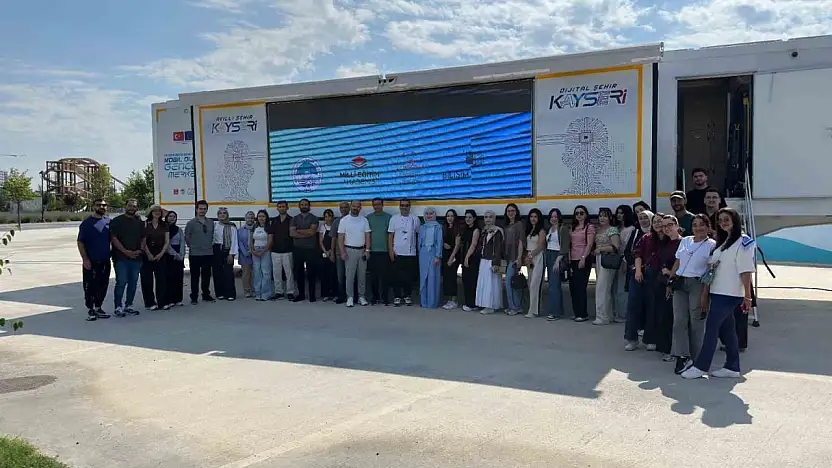 Kayseri Büyükşehir, 500'ü aşkın öğretmen adayını geleceğin teknolojileriyle buluşturuyor