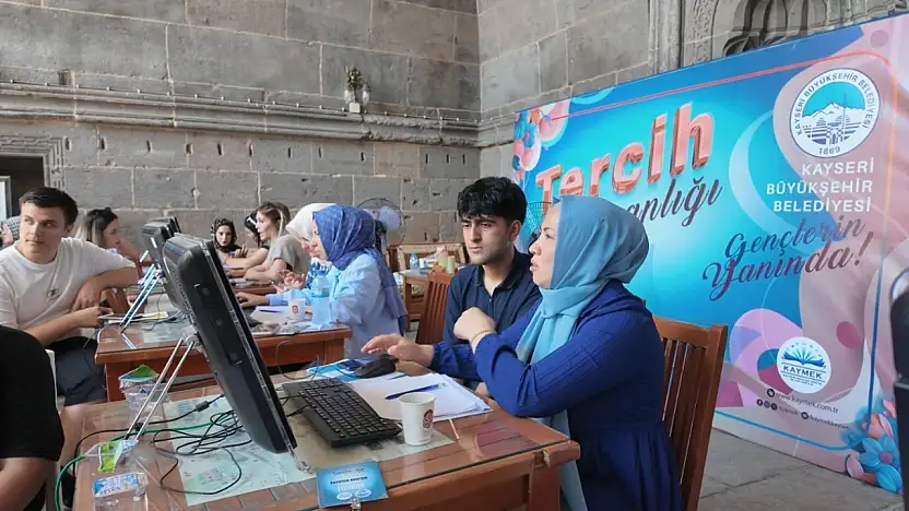 Kayseri Büyükşehir'in ücretsiz YKS tercih danışmanlığına yoğun ilgi: Gençlerden tam not