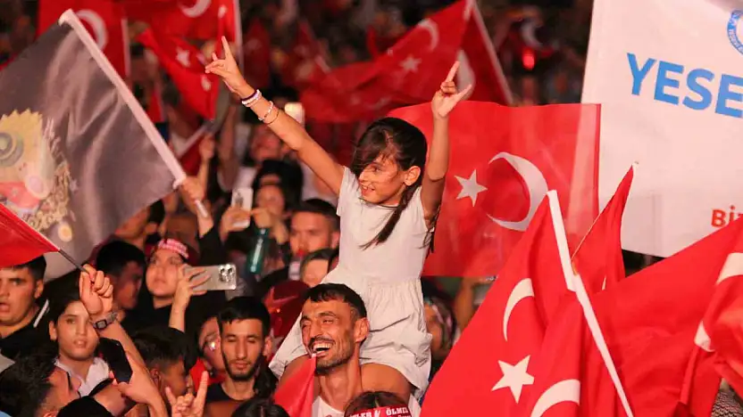 Kayseri'de 15 Temmuz'da vatandaşlar Cumhuriyet Meydanı'nı doldurdu