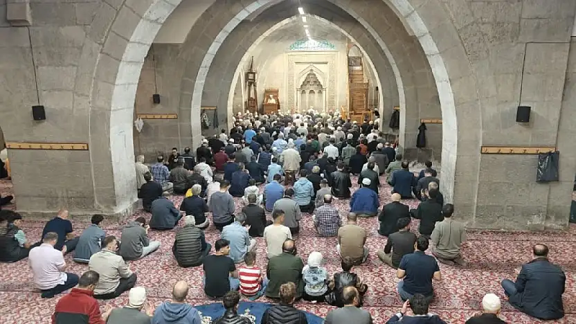 Kayseri'de Bayram Namazı'nda camiler doldu