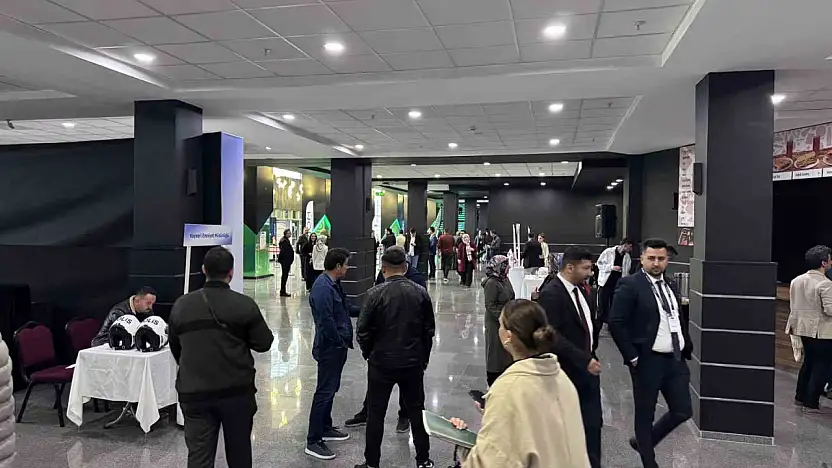 Kayseri'de bin 500 işsiz işverenle buluştu