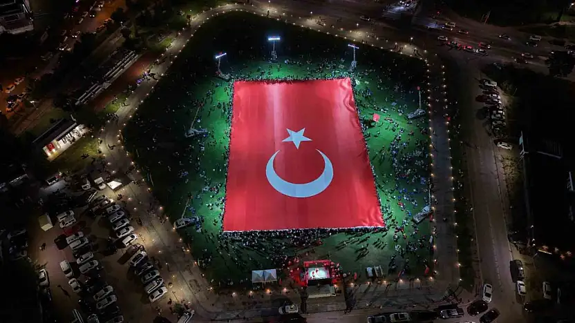 Kayseri'de dünyanın en büyük Türk bayrağı açıldı