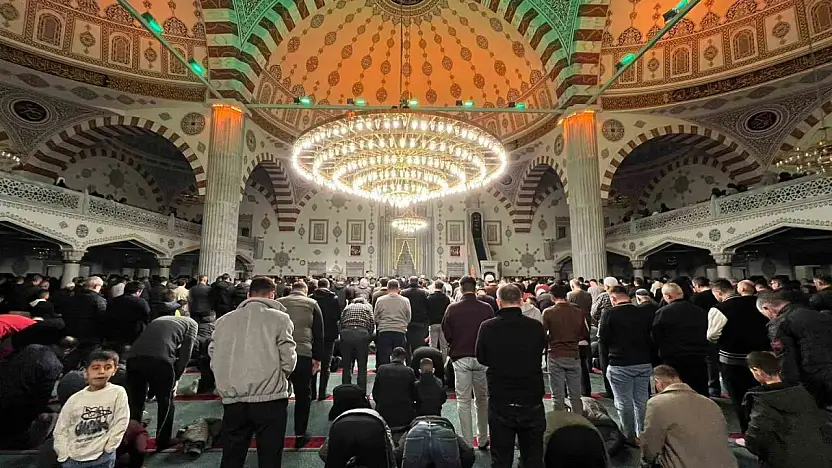 Kayseri'de Kadir Gecesi dualarla idrak edildi