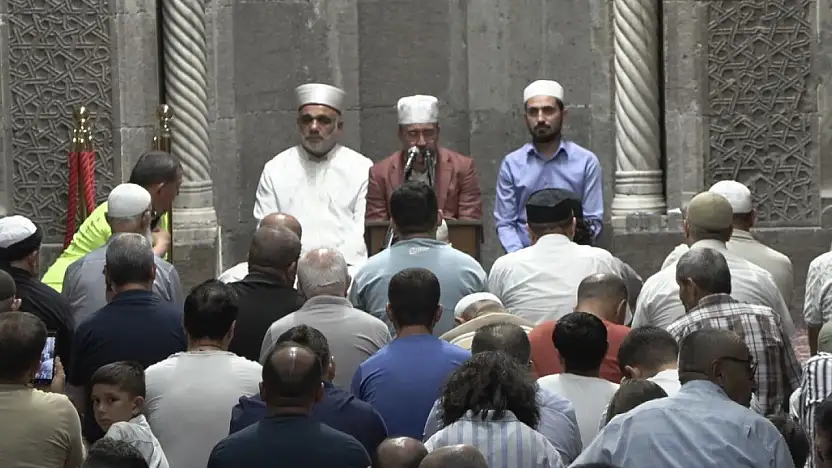 Kayseri'de Mevlit Kandili'nde eller semaya açıldı