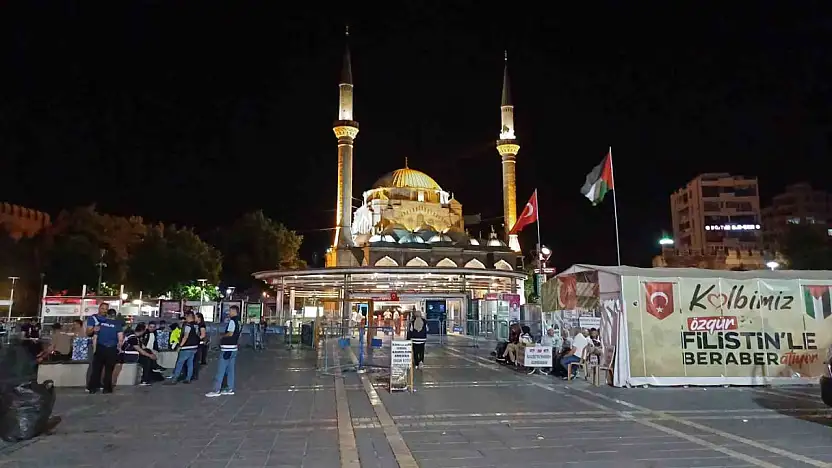 Kayseri'deki tüm camilerde 15 Temmuz'un yıl dönümünde selalar okundu