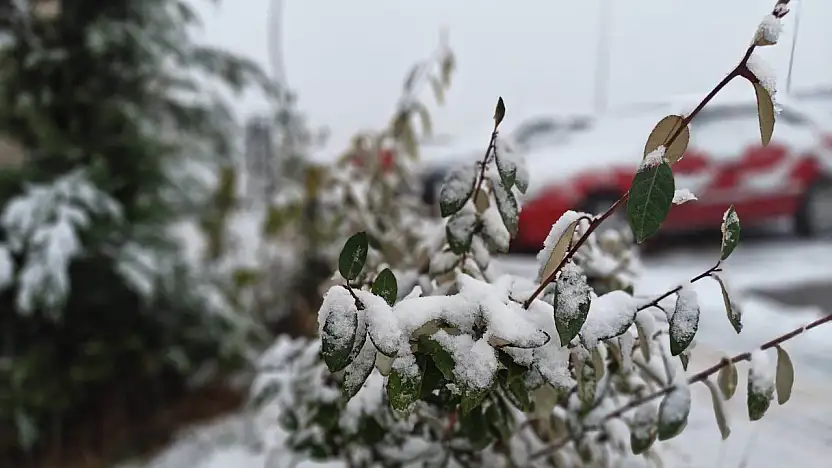 Kayseri'nin yüksek kesimlerine kar yağdı