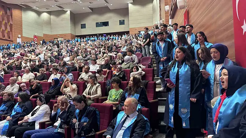 KAYÜ'de 'sadakat yeminli' mezuniyet