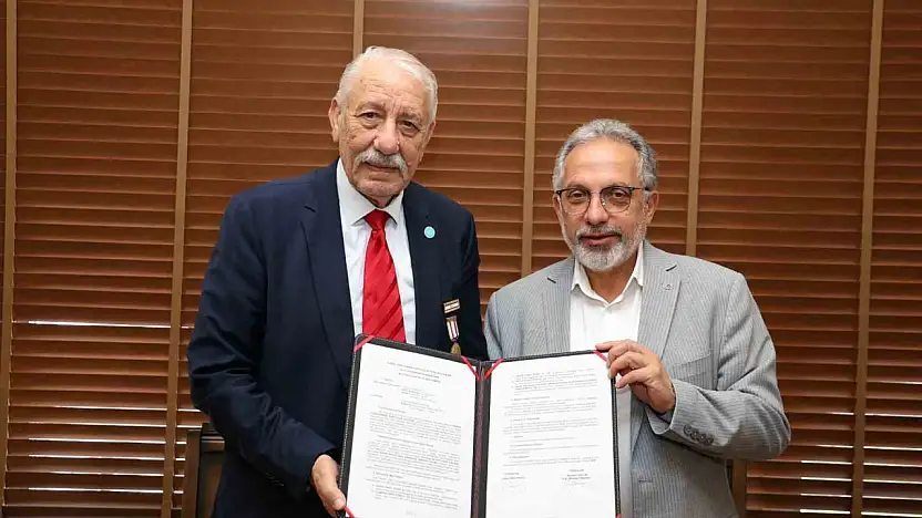 KKTC Aksakalı Öksüzoğlu'ndan Talas Belediyesine anlamlı emanet