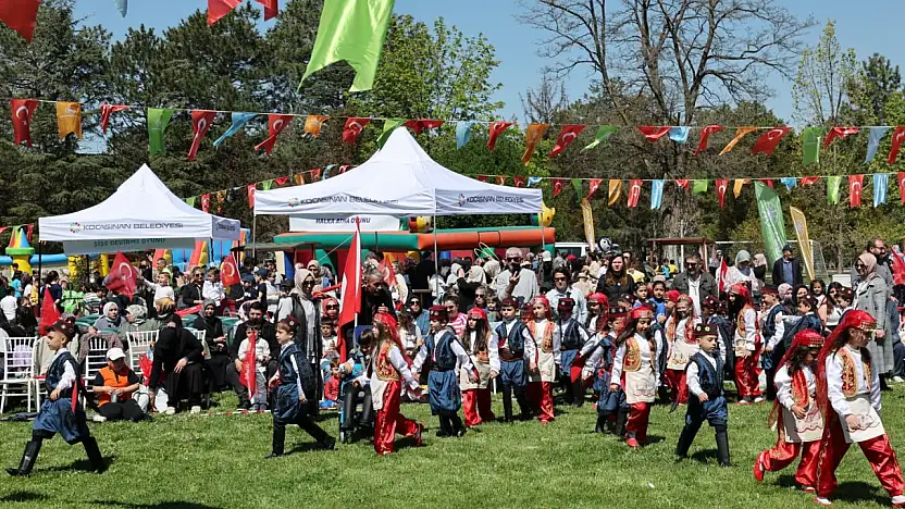 Kocasinan'da bayram havasında geleneksel değerlerle renklenen çocuk şenliği