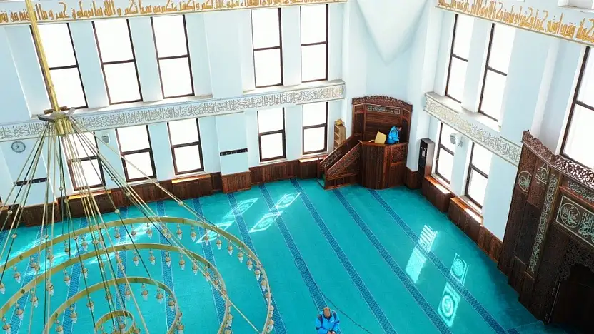 Kocasinan'da camiler Ramazan'da da gül kokuyor