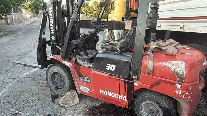 Kontrolden çıkan forklift yan yattı: 1 yaralı