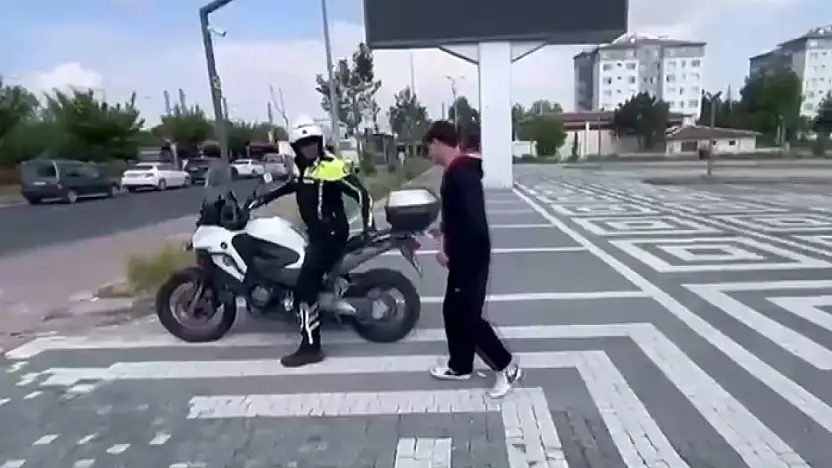 LGS sınavına geç kalan öğrencilerin imdadına polis ekipleri yetişti
