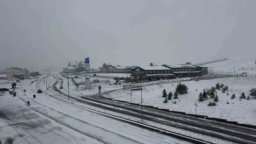 Mayıs karı Erciyes'i beyaza bürüdü