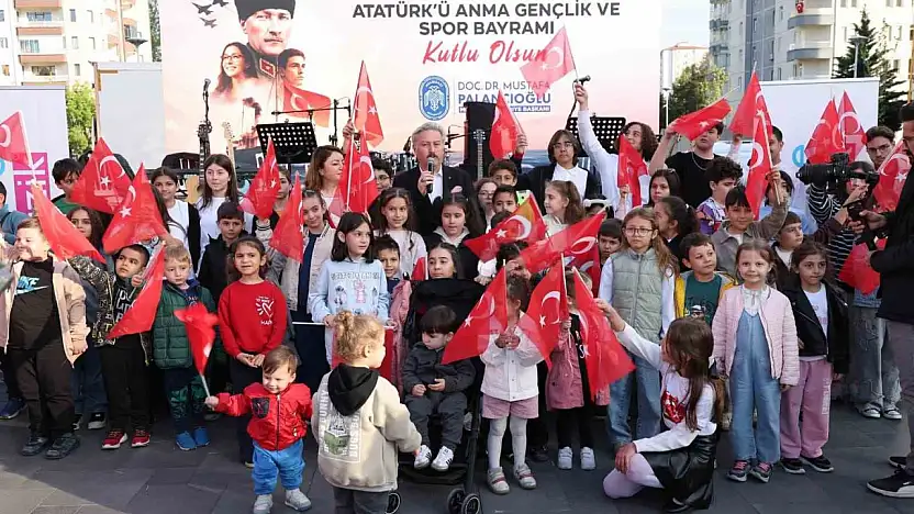 Melikgazi'de 19 Mayıs'ın heyecan ve coşkusu, Gençlik Orkestrası'nın konseriyle taçlandı
