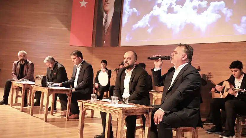 Melikgazi'den anlamlı aile ve kahramanlık şiir dinletisi