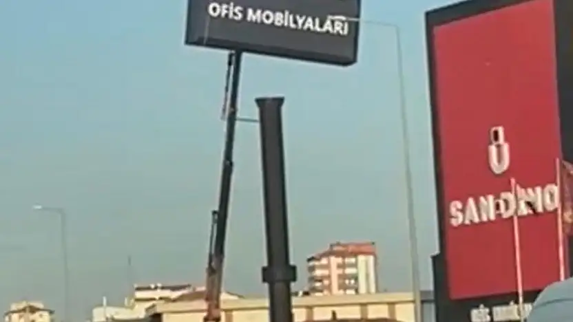 Metrelerce yükseklikte önlem almadan çalışan işçiler yürekleri ağza getirdi