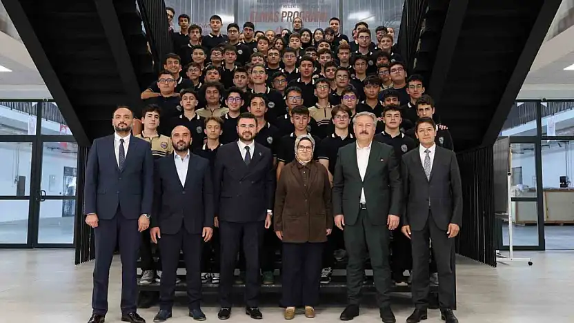 Milletvekili Ayşe Böhürler, Havacılık Lisesi öğrencilerine tecrübelerini aktardı