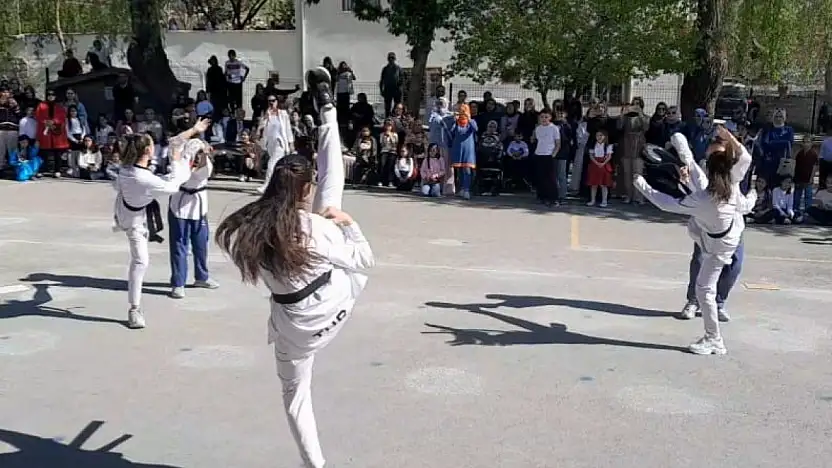 Okul okul gezip sporu sevdiriyorlar