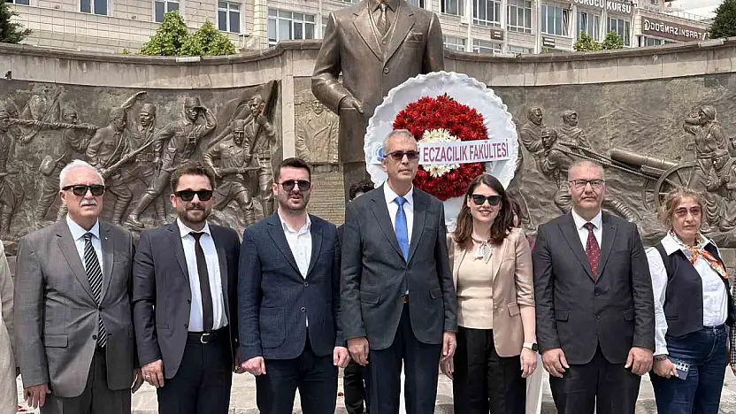 Püsküllü: 'Eczacılar, ilacın güvenli, etkili ve bilinçli kullanımında sağlık sisteminin vazgeçilmez bir parçasıdır'