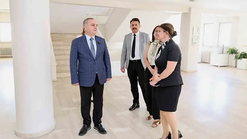 Rektör Prof. Dr. Altun, Mimarlık Fakültesi'ndeki tamamlanan tadilat çalışmalarını yerinde inceledi