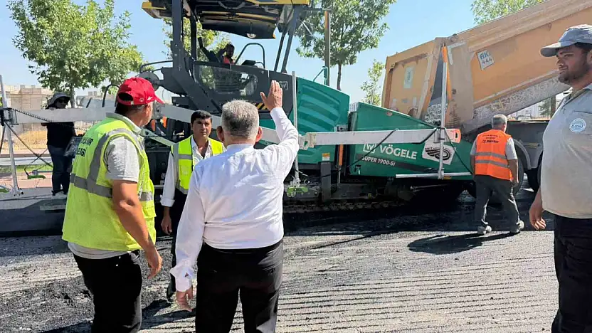 Şehit Komandolar Caddesi'ndeki asfalt çalışması devam ediyor