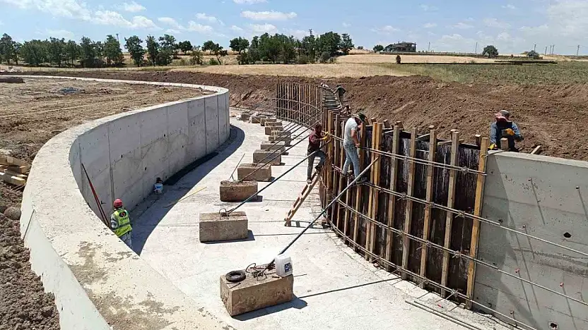 Sosun Deresi'nde taşkın koruma çalışmaları sürüyor