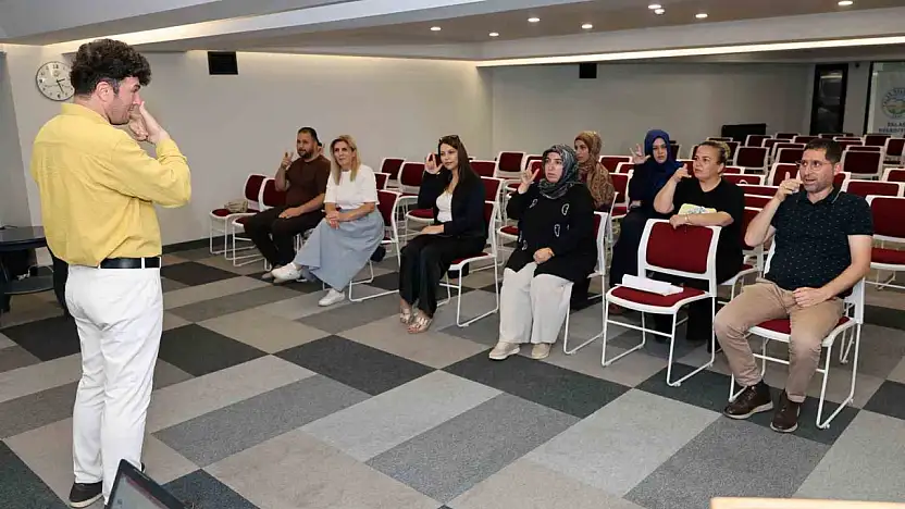 Talas Belediyesi personeline işaret dili eğitimi