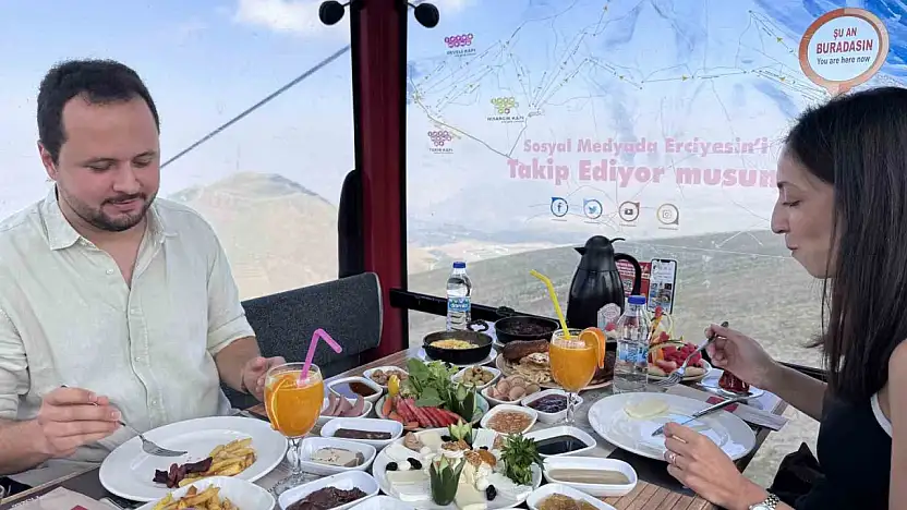 Teleferikte kahvaltı keyfi