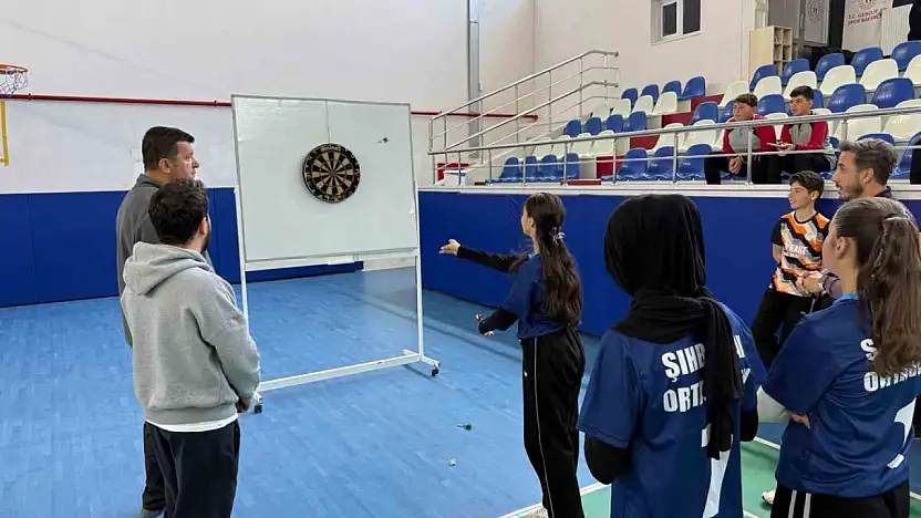 Tomarza'da 23 Nisan coşkusu masa tenisi ve dart turnuvalarıyla yaşandı