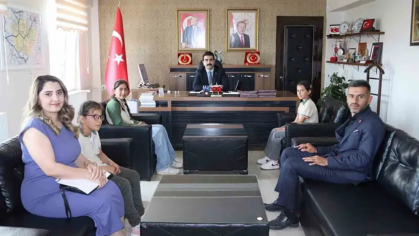 Tomarza'da en çok kitap okuyan öğrenciler ödüllendirildi