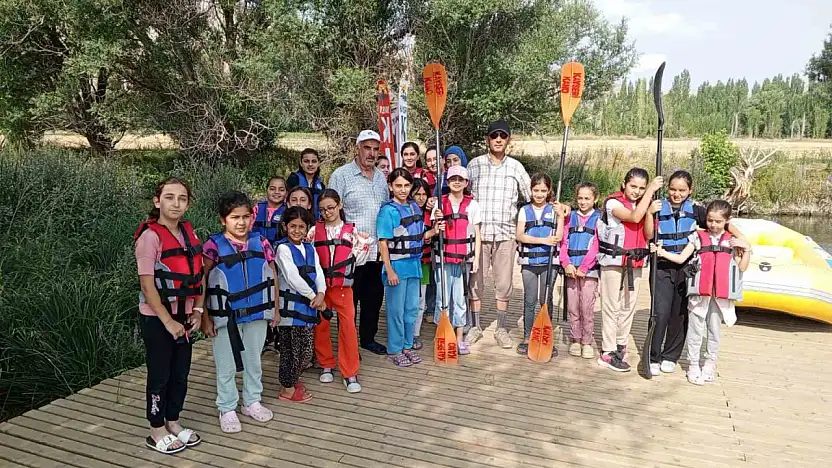 Tomarza'da Kuran kursu öğrencilerine kano hediyesi