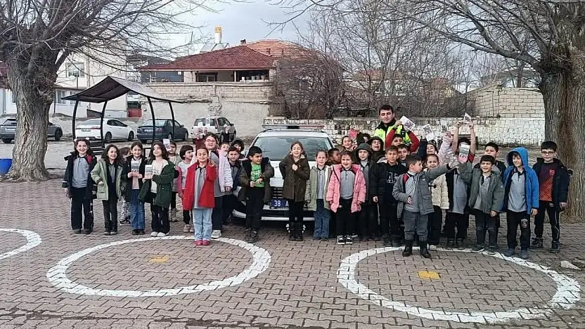 Tomarza'da öğrencilere trafik eğitimi verildi