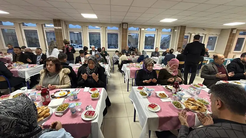 Tomarza'da şehir aileleri ve gaziler iftarda buluştu